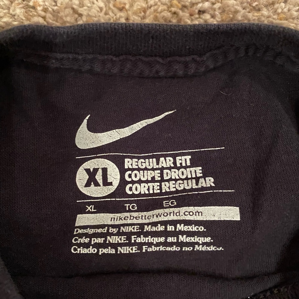 Nike Tshirt - Picture 2 of 2